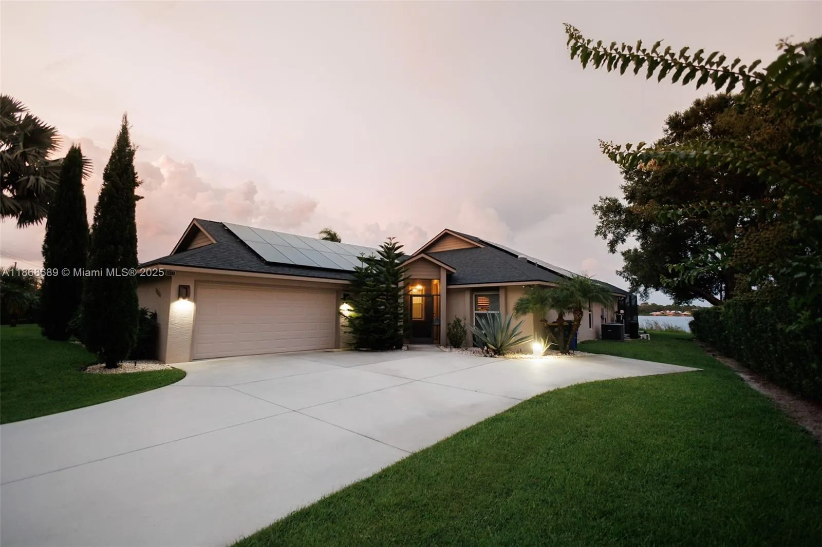 1058 Lake Carrie Dr, Lake Placid, FL 33852