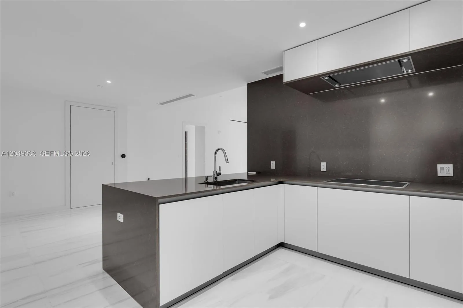 300 Biscayne Boulevard Way # 3009W, Miami, FL 33131 photo 4