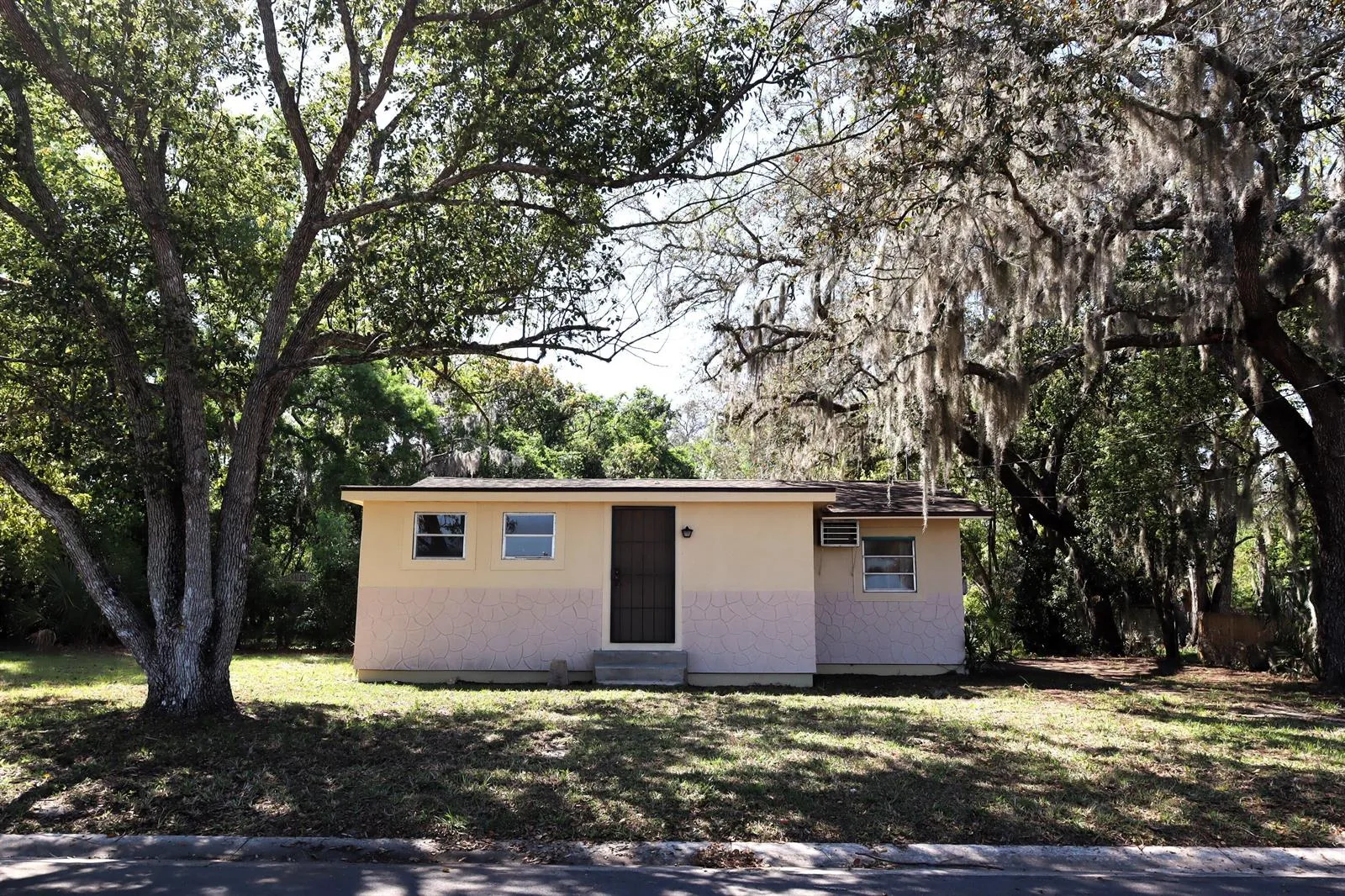 2024 Dixie Avenue, FL 32726