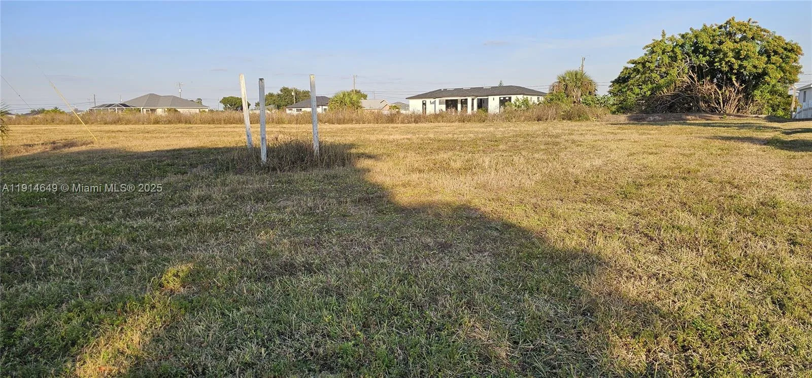 1427 NE 20 th, Cape Coral, FL 33909
