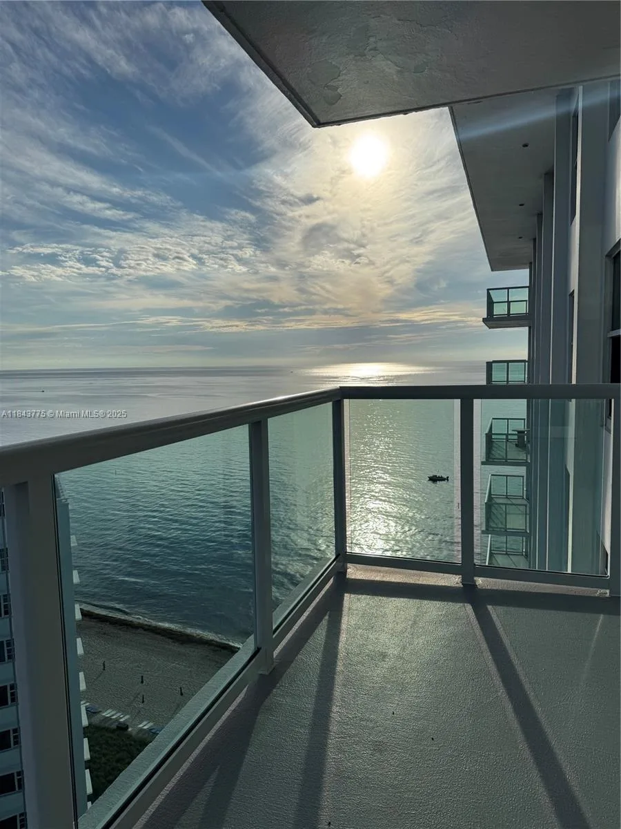 Ocean Riviera – photo 13