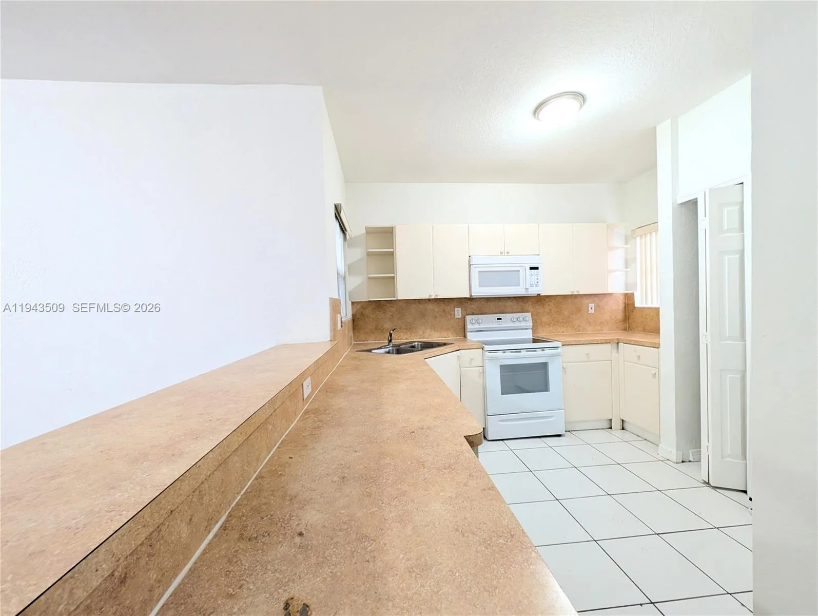 825 SW 6th Pl, Florida City, FL 33034 photo 9