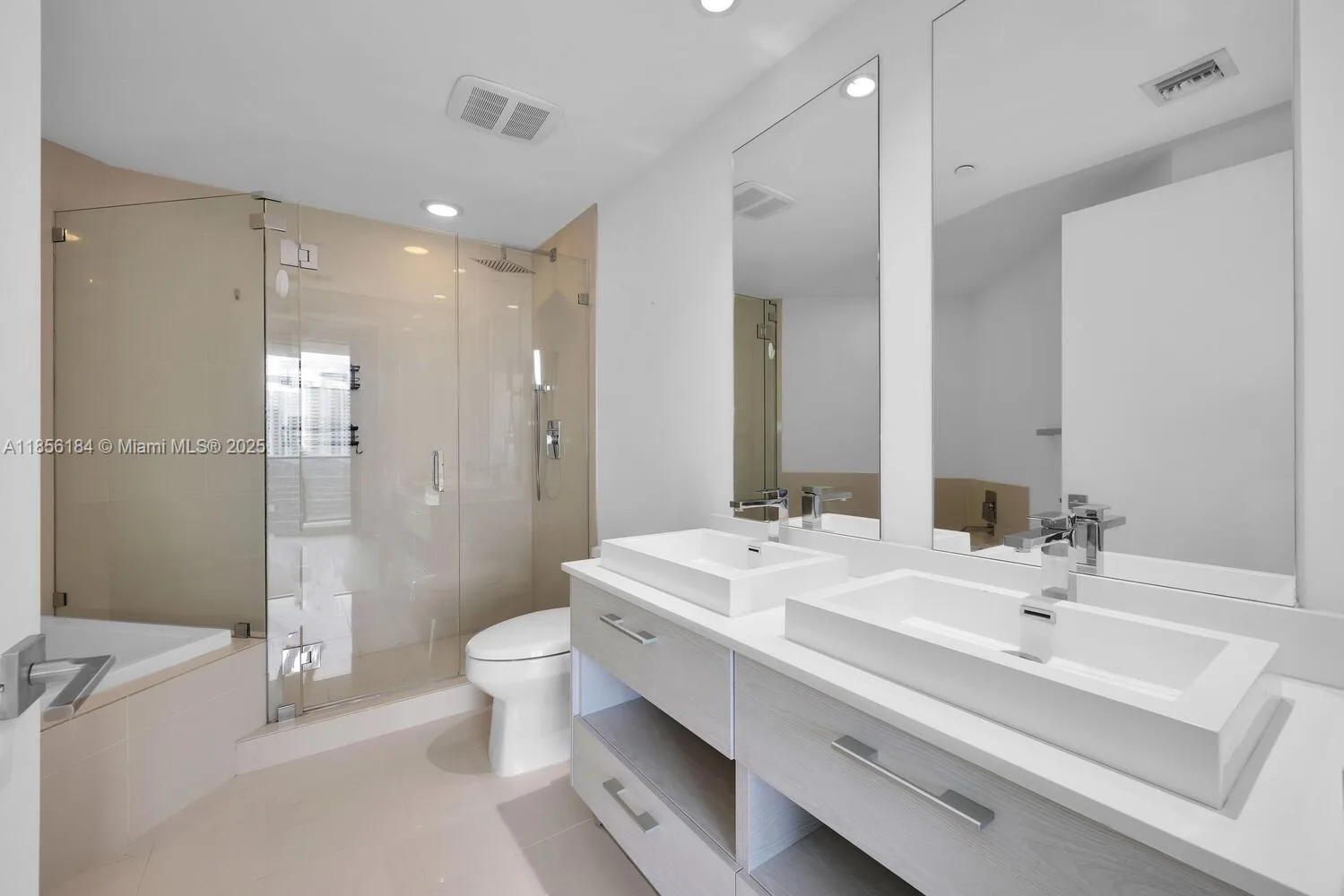 45 SW 9th St # 2101, Miami, FL 33130