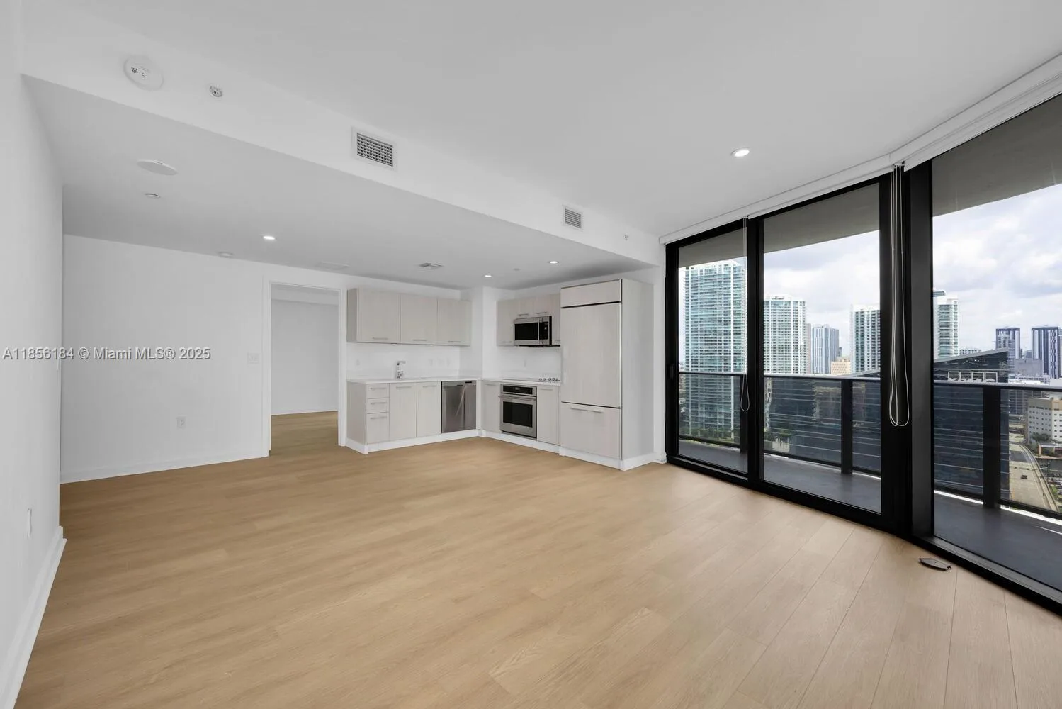45 SW 9th St # 2101, Miami, FL 33130 photo 6