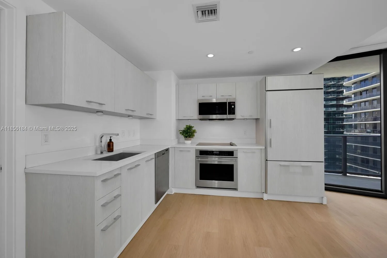 45 SW 9th St # 2101, Miami, FL 33130 photo 7
