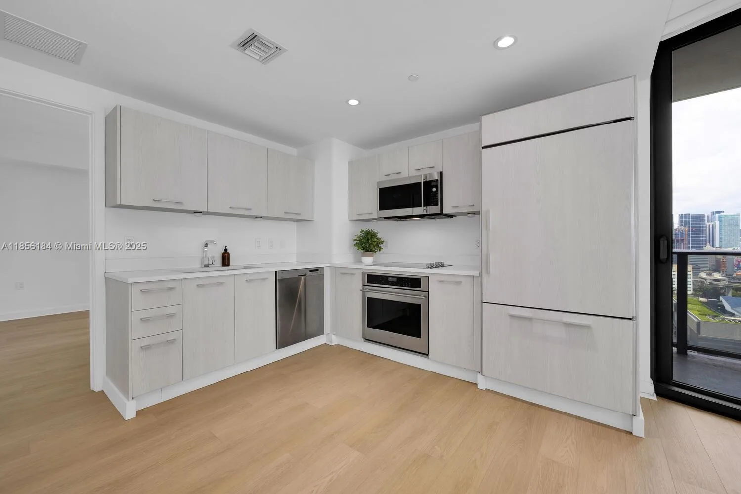 45 SW 9th St # 2101, Miami, FL 33130 photo 8