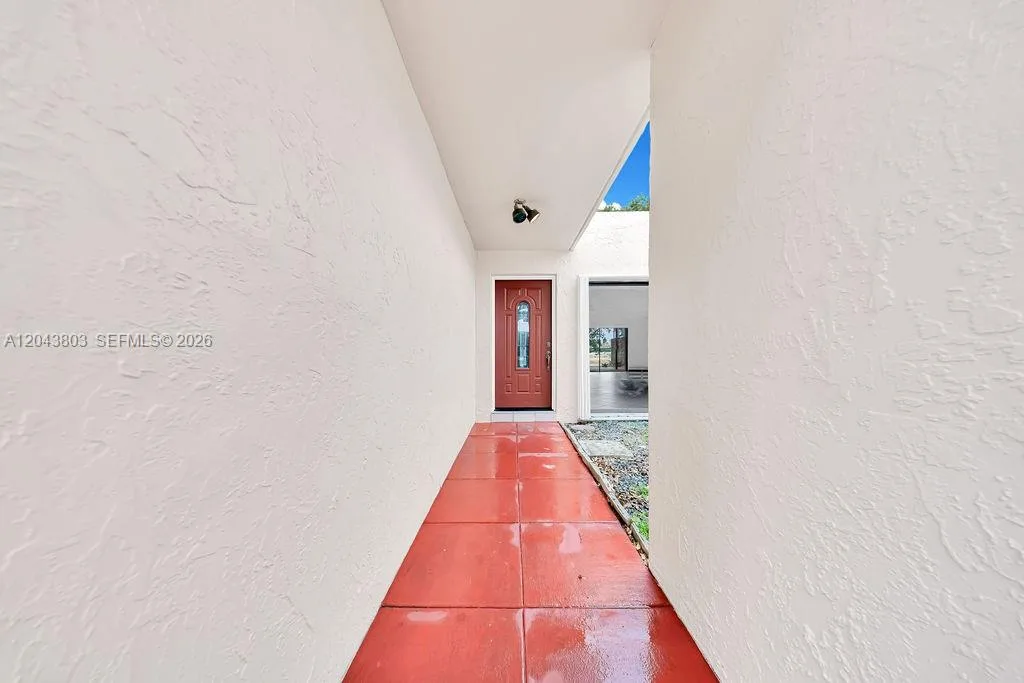 19408 W Lake Dr, Hialeah, FL 33015 photo 5