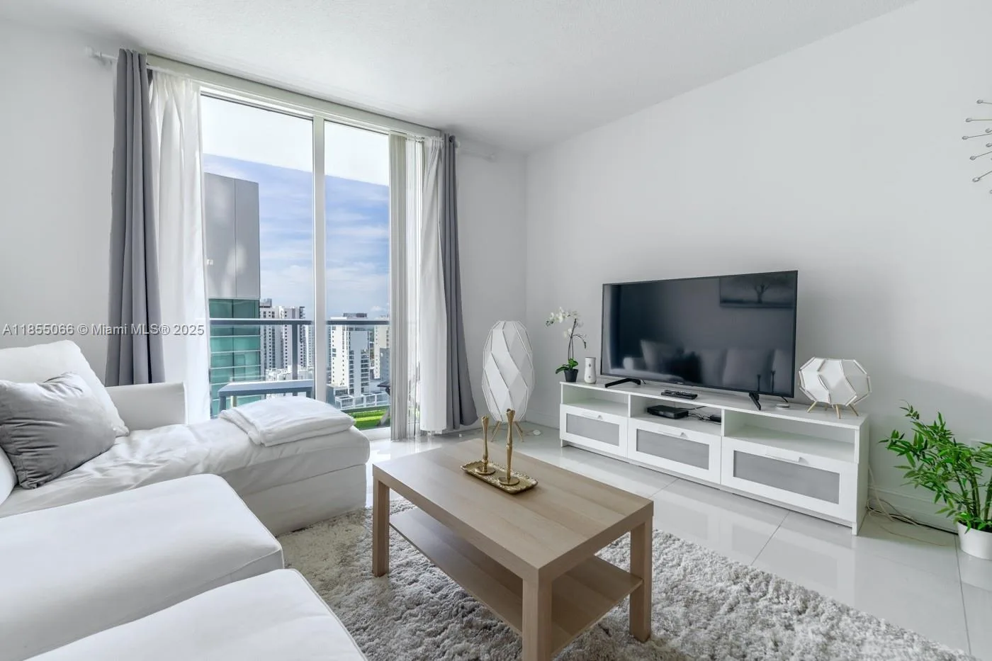 185 SW 7th St # 2808, Miami, FL 33130