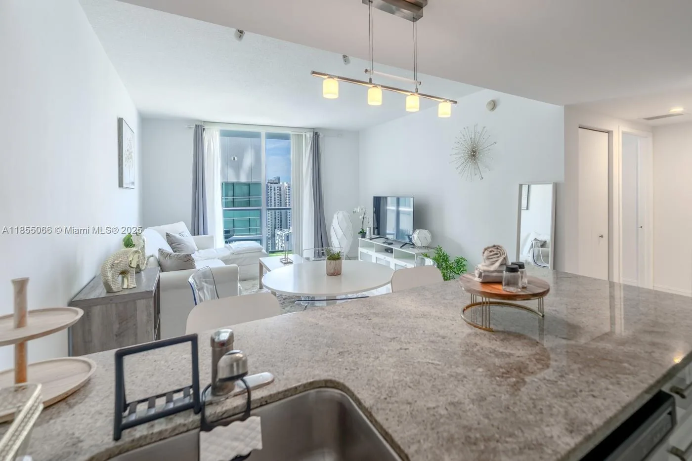 185 SW 7th St # 2808, Miami, FL 33130 photo 13