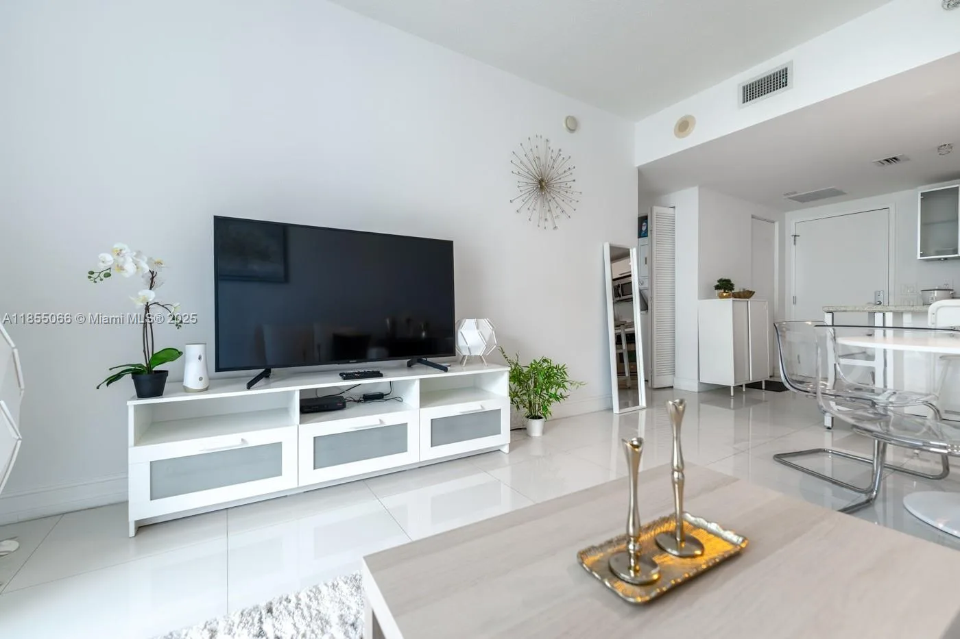 185 SW 7th St # 2808, Miami, FL 33130 photo 3