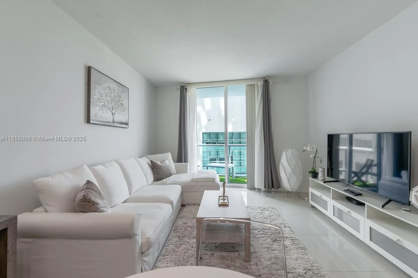 185 SW 7th St # 2808, Miami, FL 33130 photo 4
