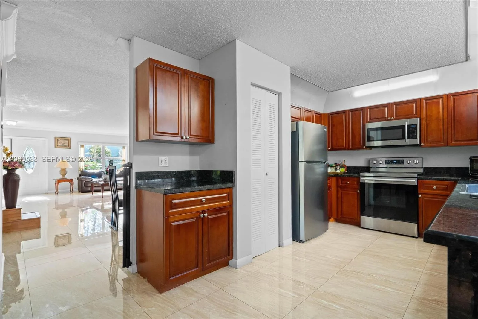 1001 SW 100th Ter, Pembroke Pines, FL 33025 photo 12