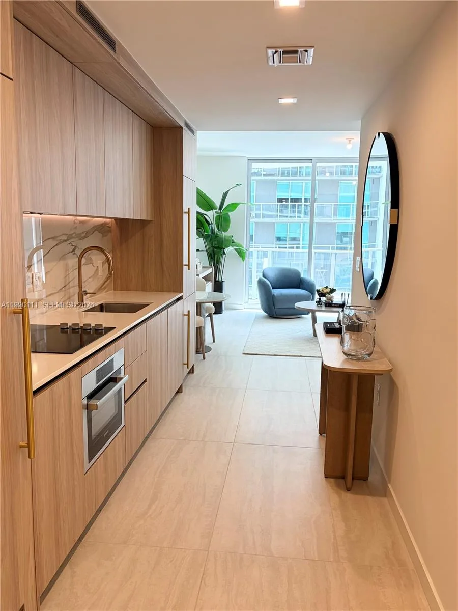 77 SE 5th street # 2709, Miami, FL 33131