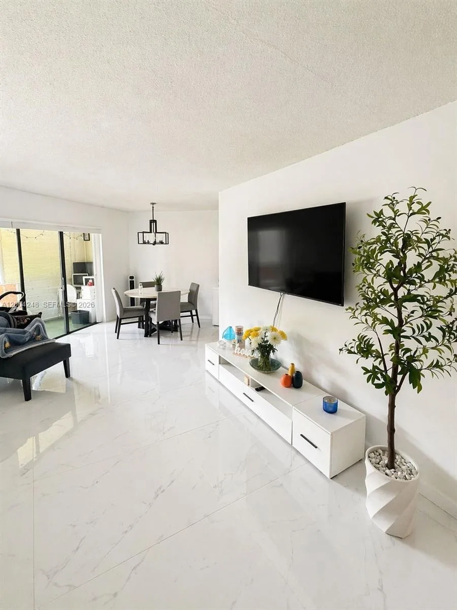 6555 W Broward Blvd # 111, Plantation, FL 33317 photo 4