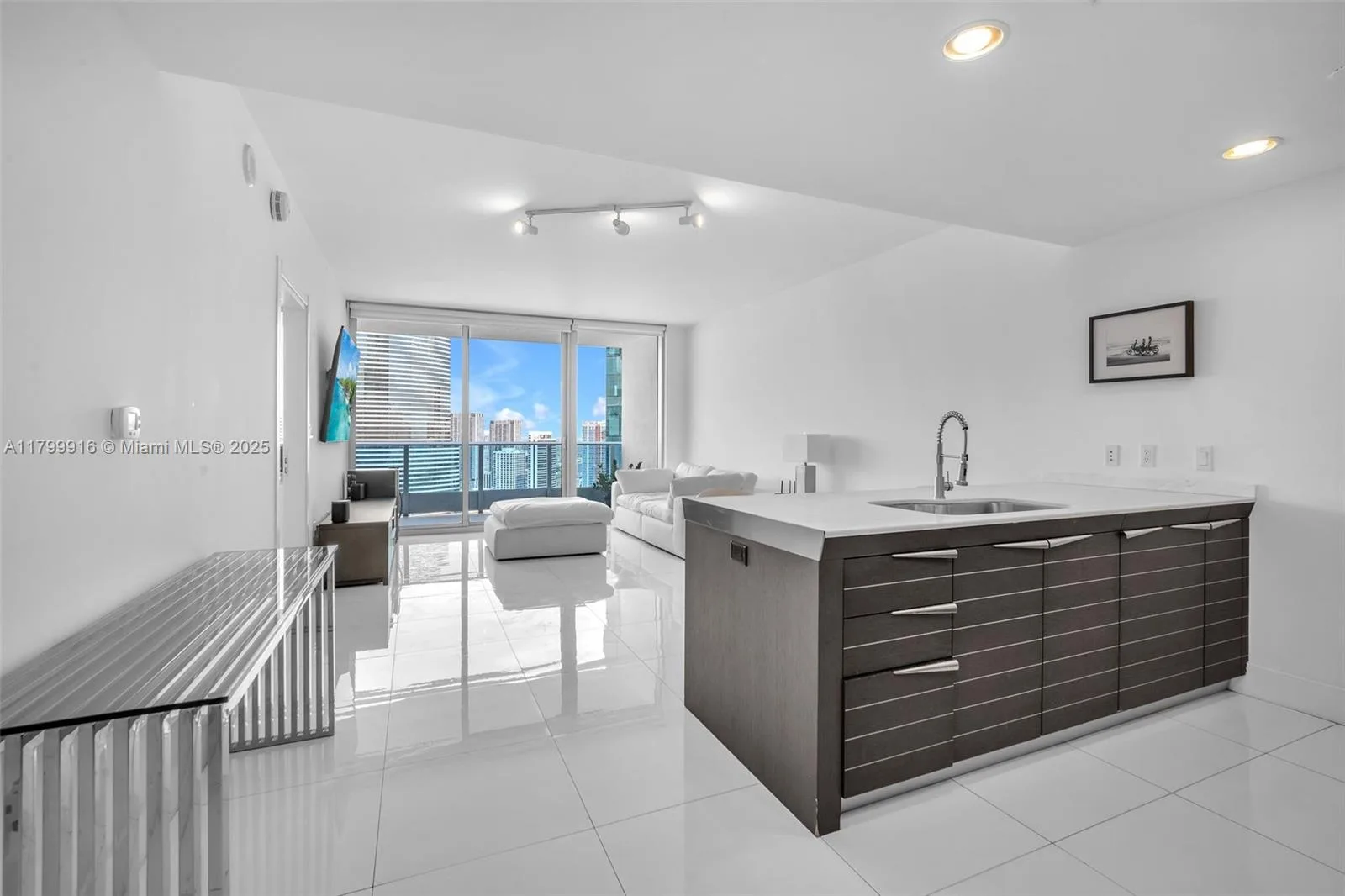 200 Biscayne Boulevard Way # 4012, Miami, FL 33131 photo 3