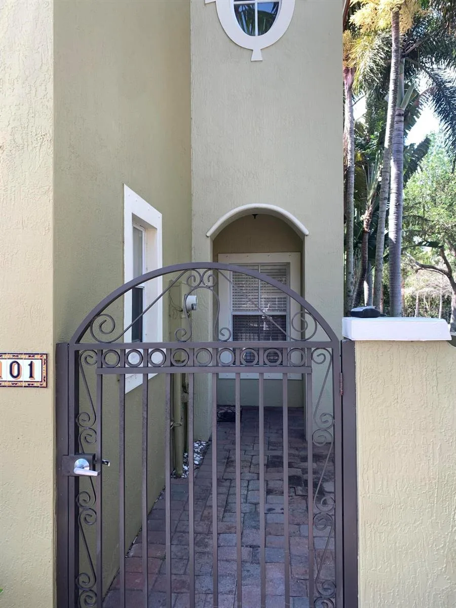 101 LAKE MONTEREY Circle # 101, Boynton Beach, FL 33426 photo 3