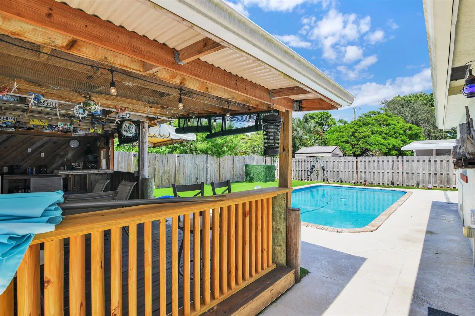 5221 NE 16TH Avenue, Pompano Beach, FL 33064
