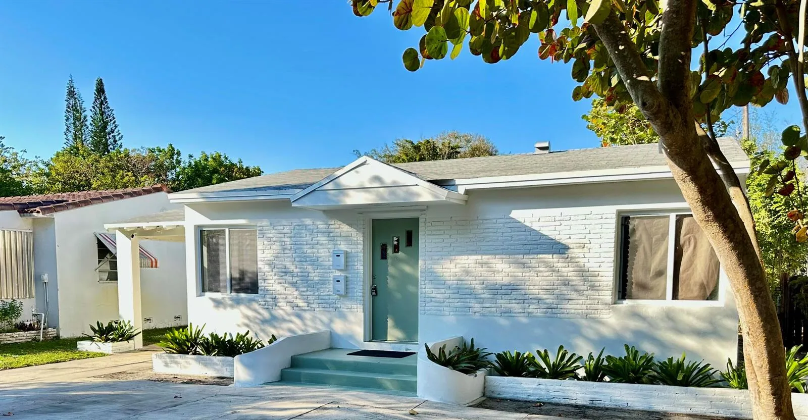 2425 Pierce Street, Hollywood, FL 33020
