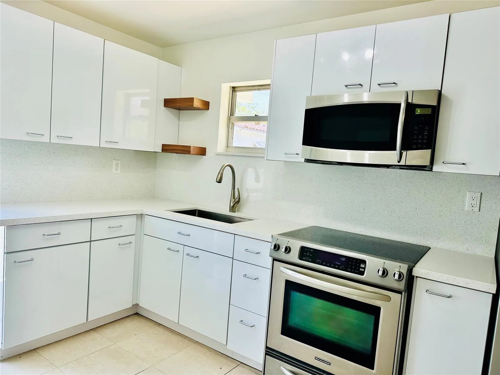 2425 Pierce Street, Hollywood, FL 33020 photo 5
