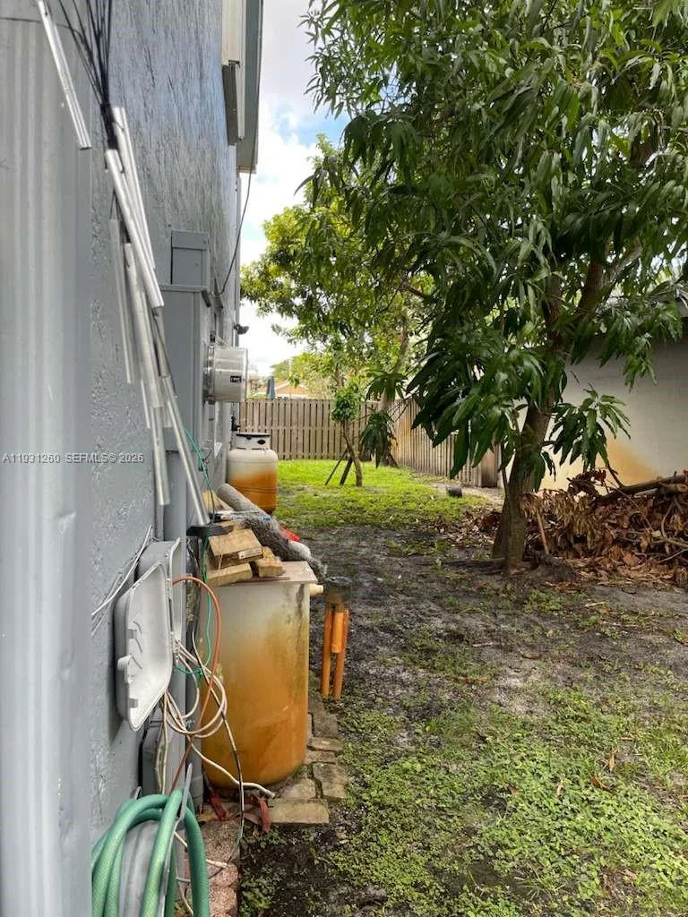 Listing photo 9
