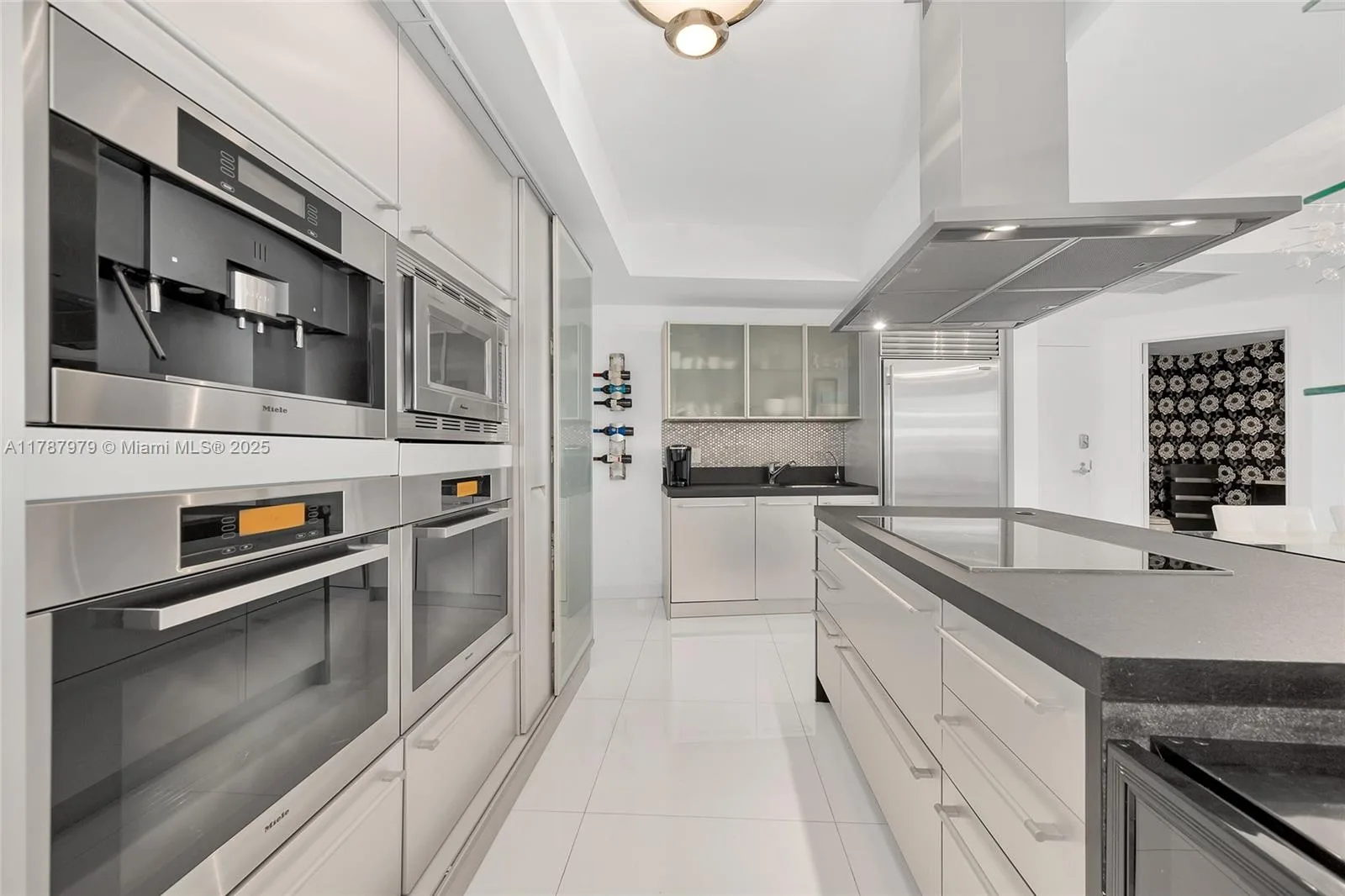 18201 Collins Ave # 1002, Sunny Isles Beach, FL 33160 photo 4