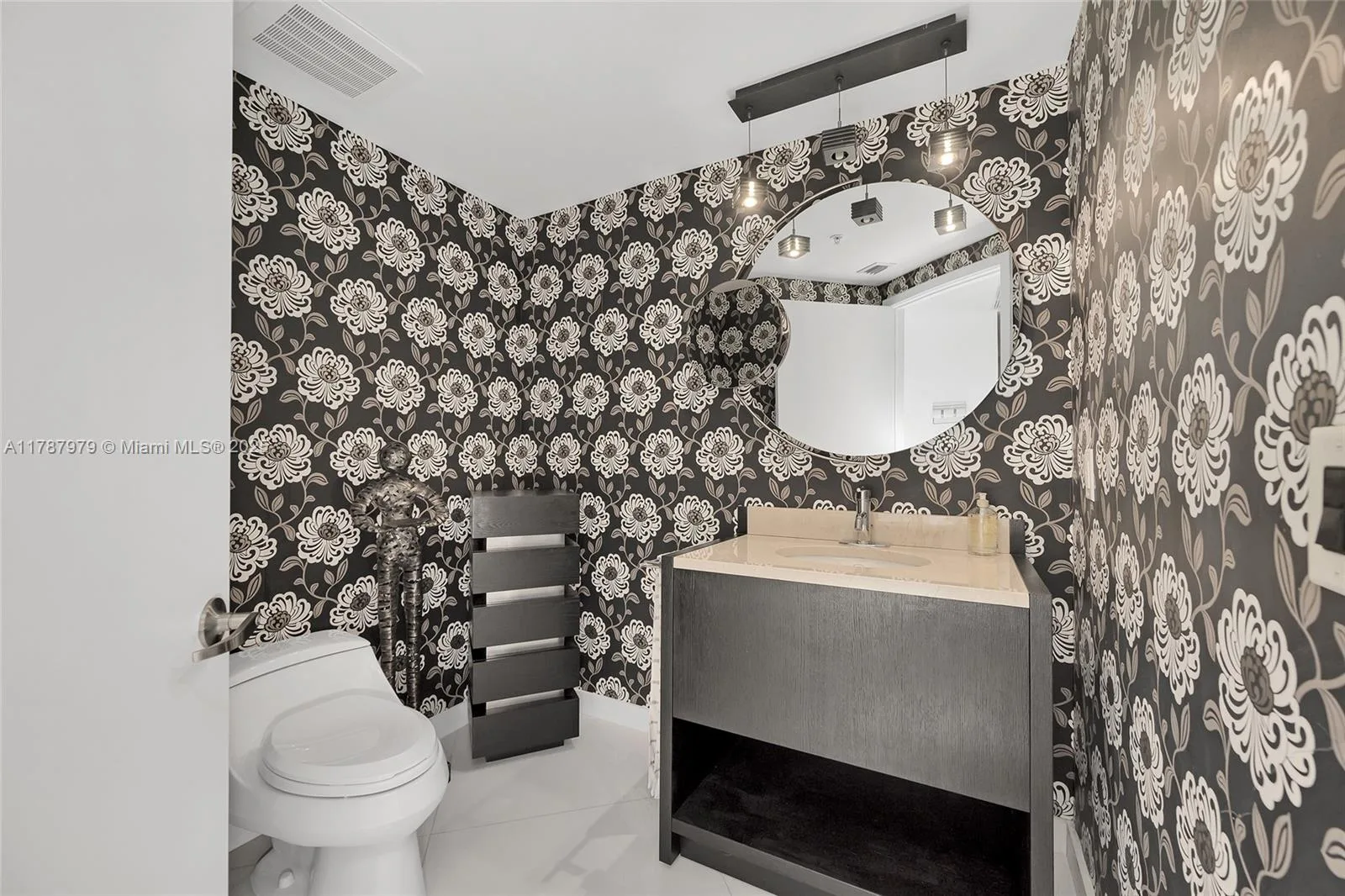 18201 Collins Ave # 1002, Sunny Isles Beach, FL 33160 photo 9
