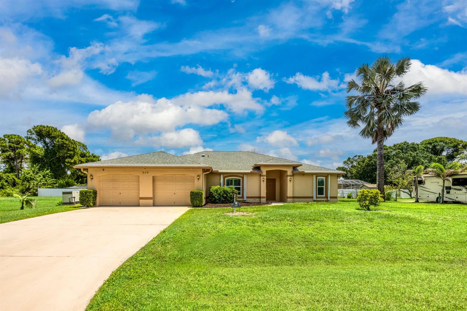 649 NE HORIZON Lane, Port St. Lucie, FL 34983 photo 2