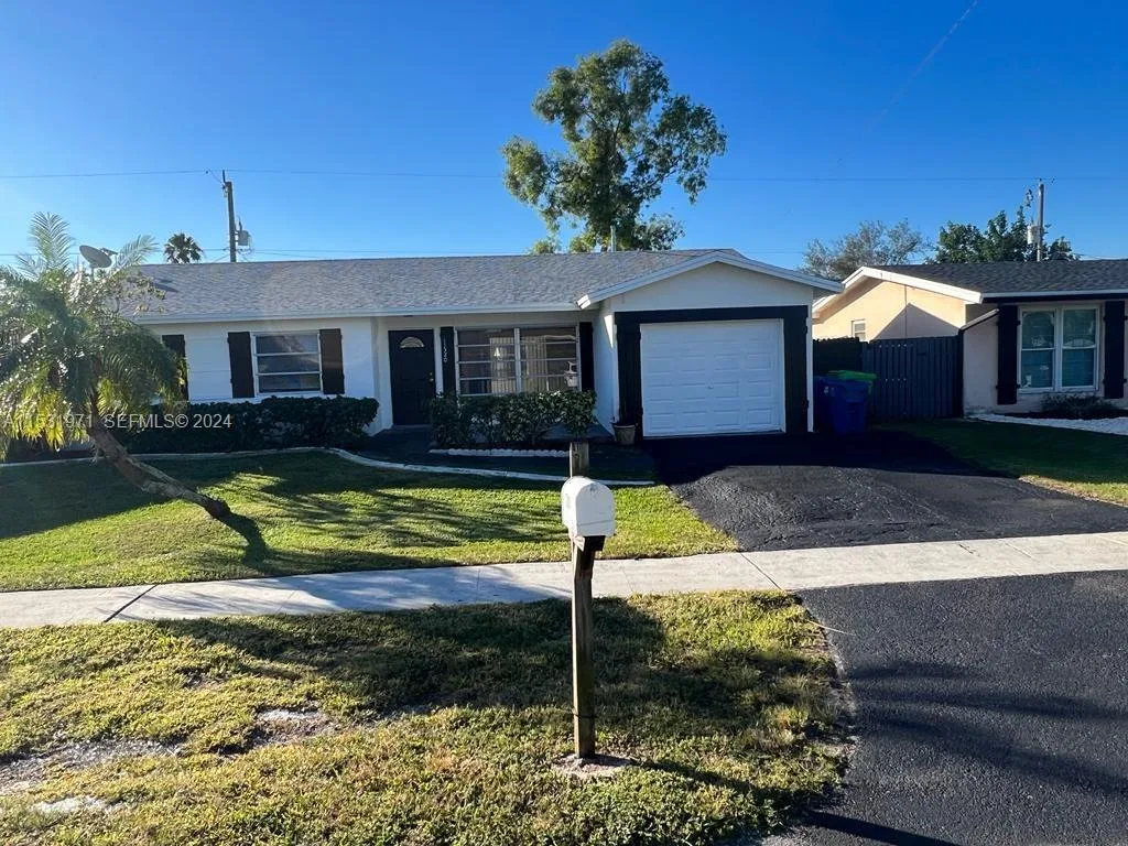 11520 NW 31st Pl, Sunrise, FL 33323 photo 2