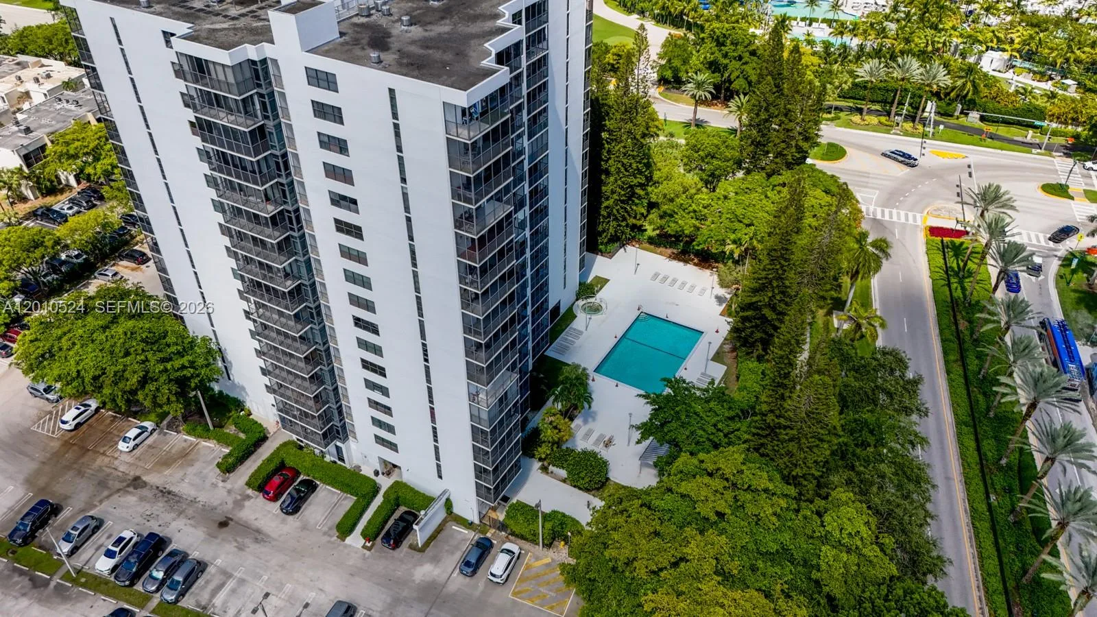 20100 W Country Club Dr # 504, Aventura, FL 33180 photo 2