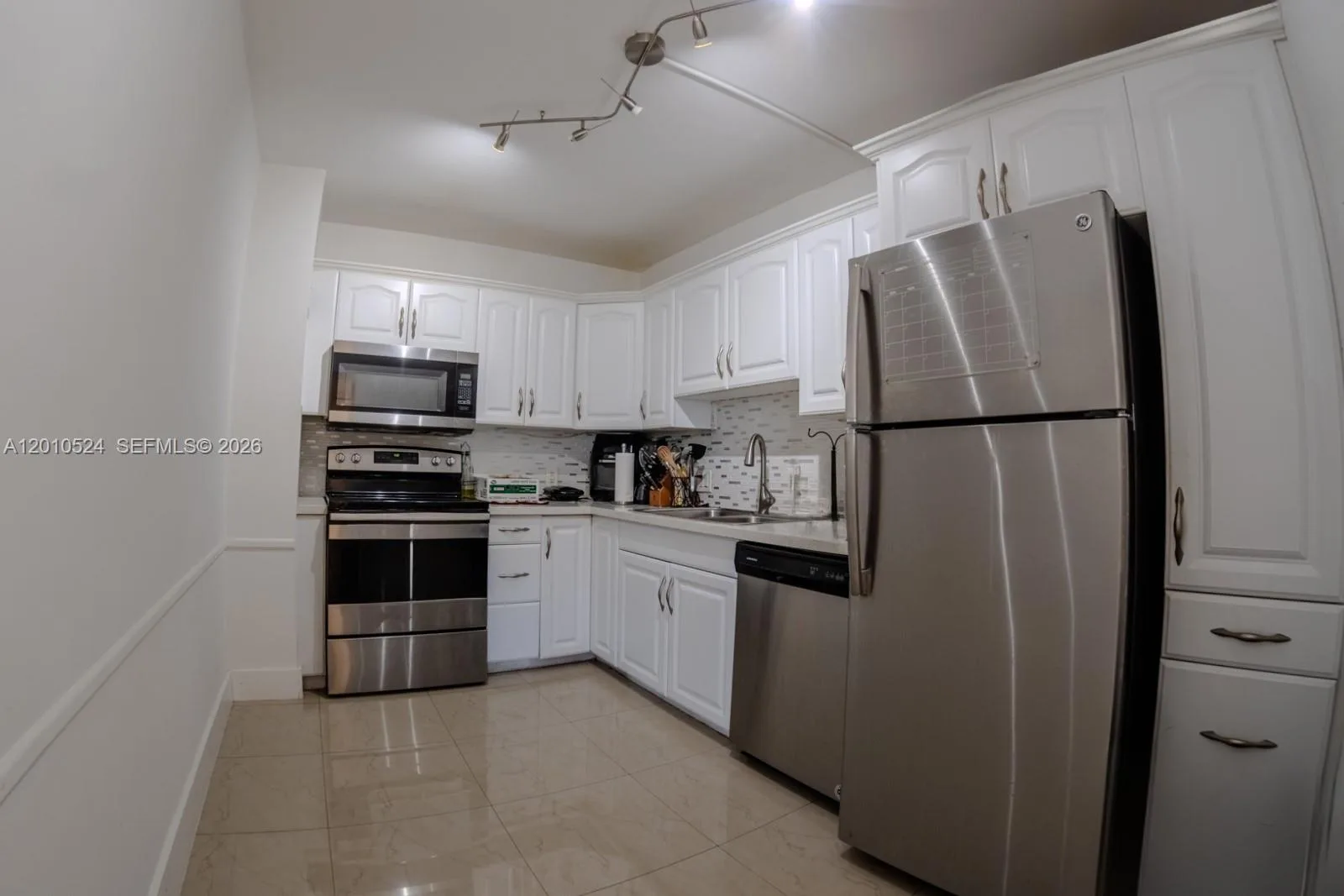 20100 W Country Club Dr # 504, Aventura, FL 33180 photo 8