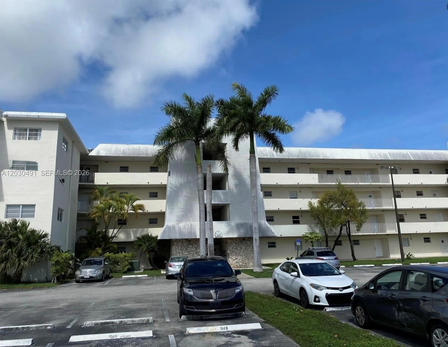 7410 SW 82nd St # K401, Miami, FL 33143
