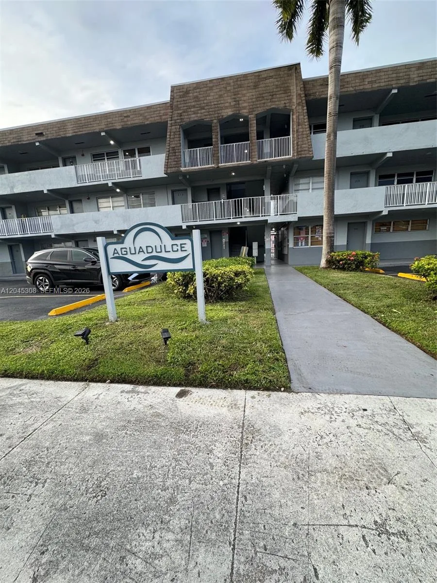 11195 SW 1st St # 314, Sweetwater, FL 33174