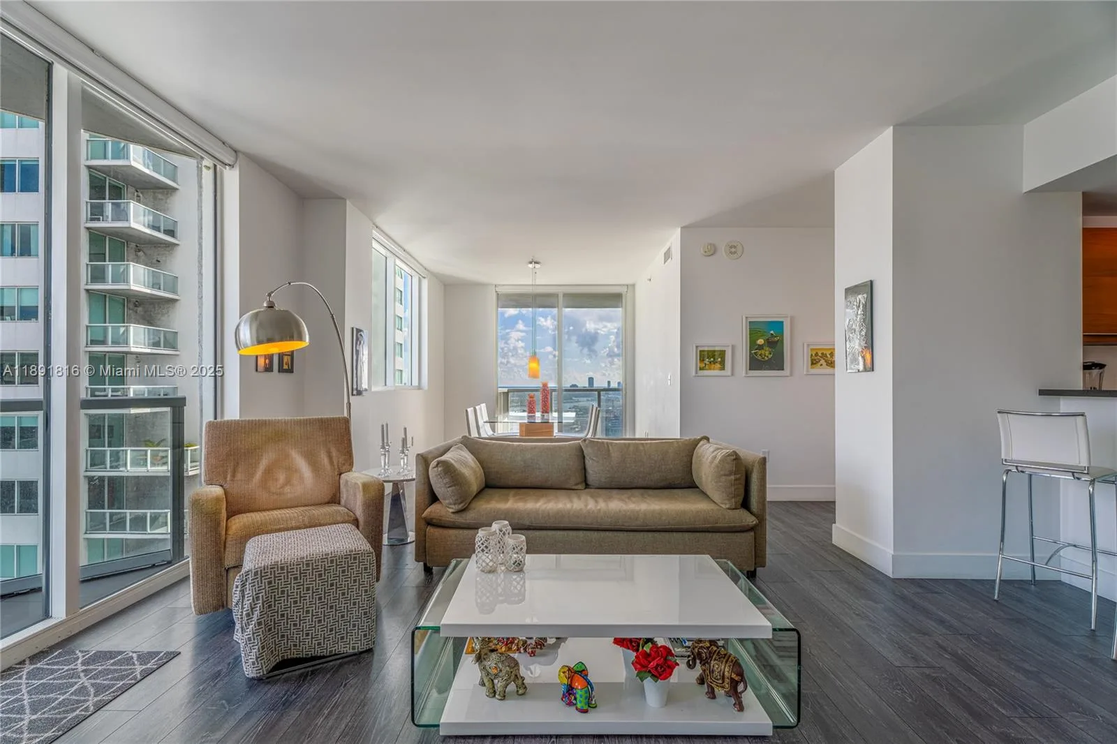 253 NE 2nd St # 3203, Miami, FL 33132 photo 3