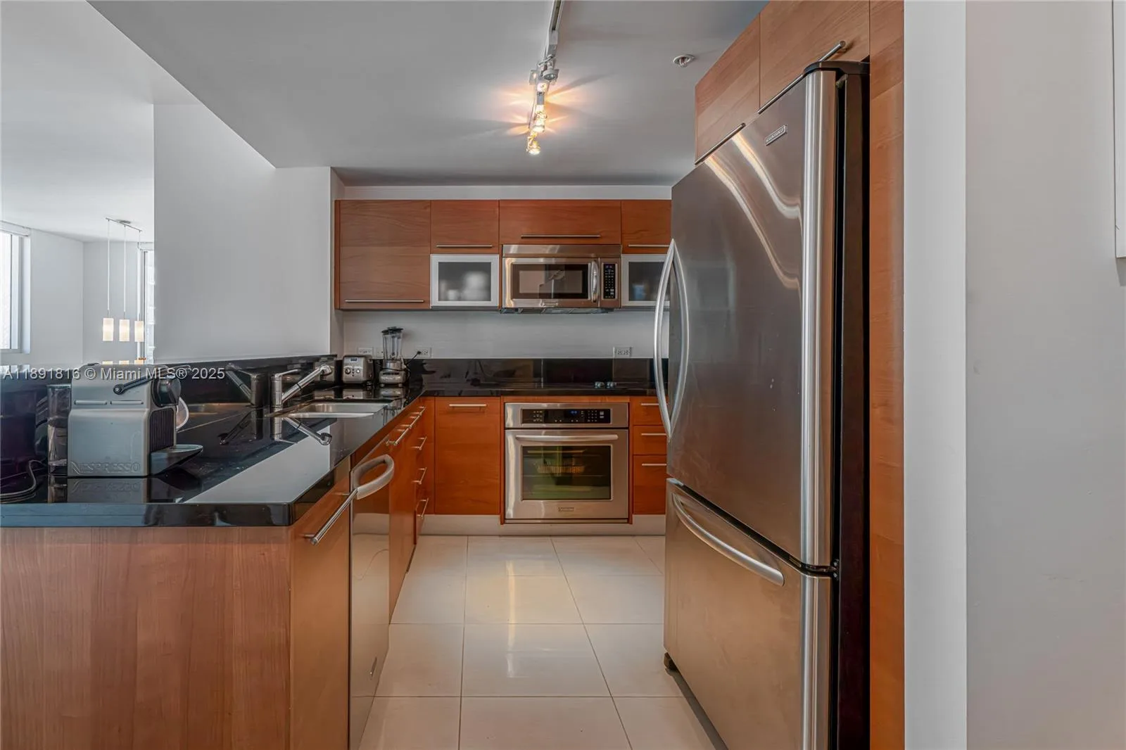 253 NE 2nd St # 3203, Miami, FL 33132 photo 7
