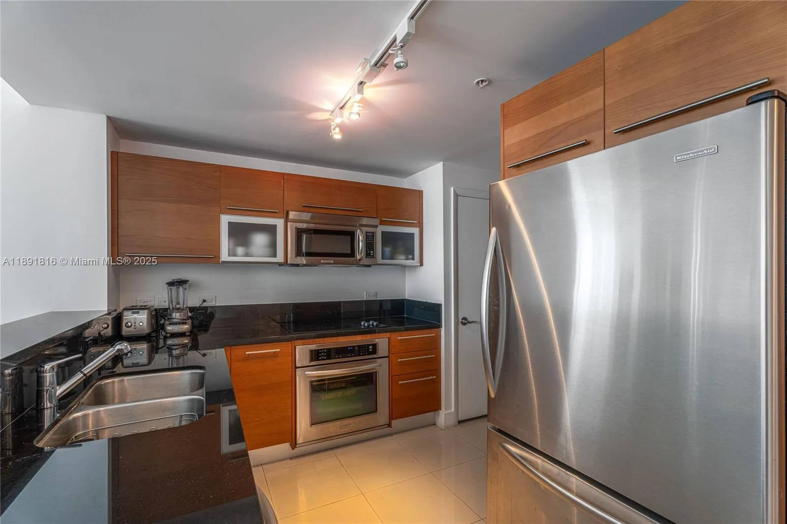 253 NE 2nd St # 3203, Miami, FL 33132 photo 8