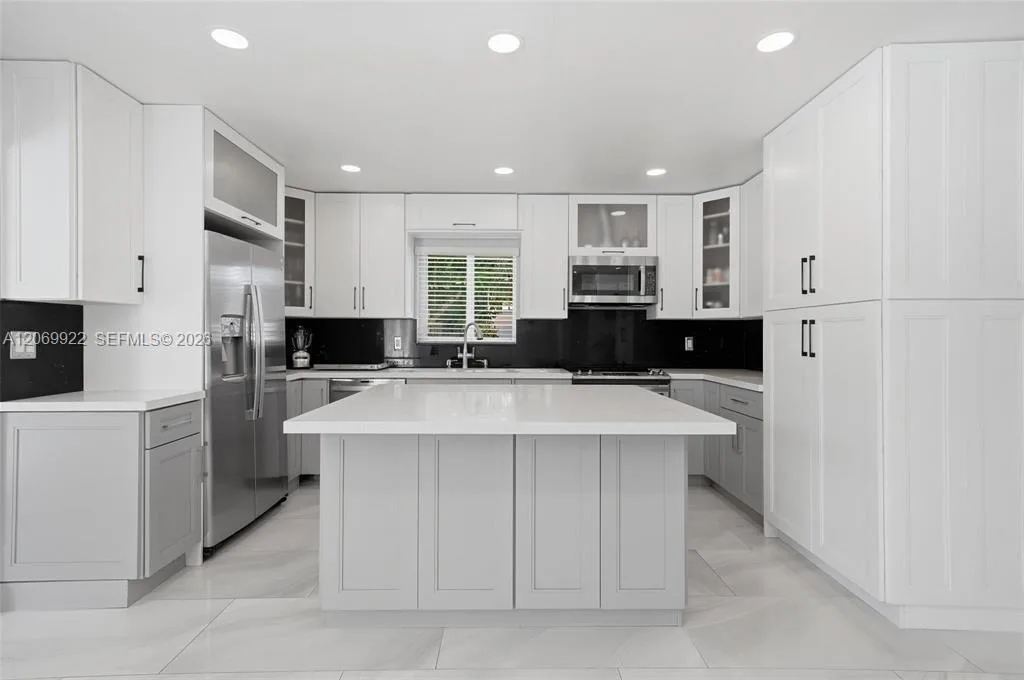 1580 NE 34th St, Oakland Park, FL 33334 photo 3