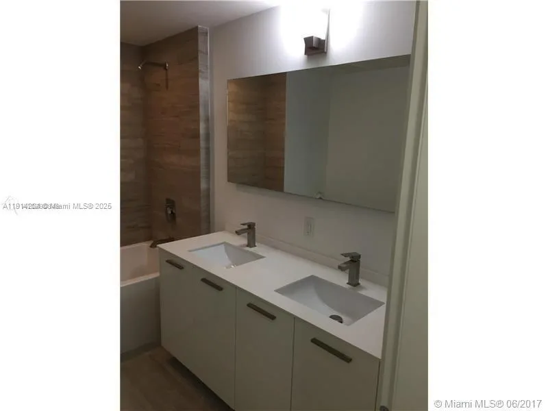 1300 Brickell Bay Dr # 1807, Miami, FL 33131 photo 8