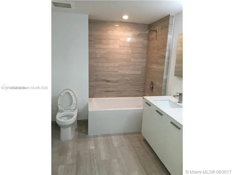 1300 Brickell Bay Dr # 1807, Miami, FL 33131 photo 9