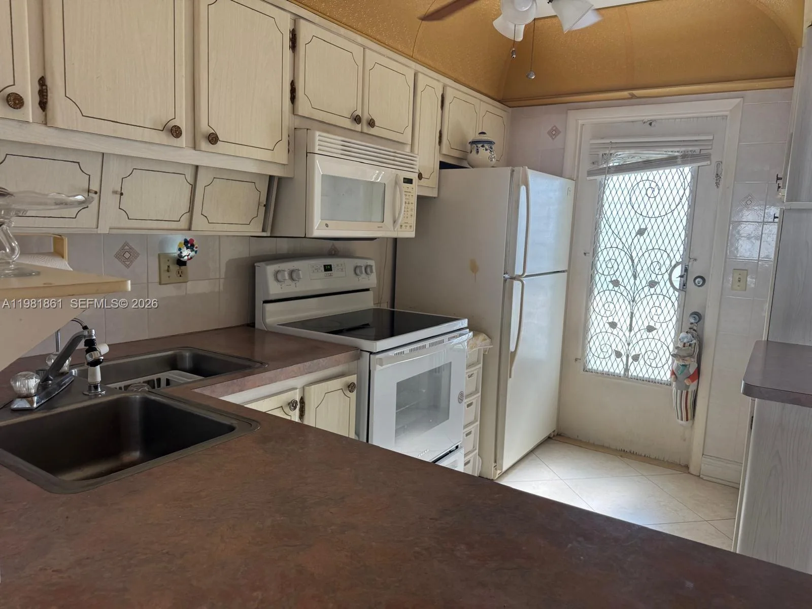 450 Paradise Isle Blvd # 209, Hallandale Beach, FL 33009 photo 5
