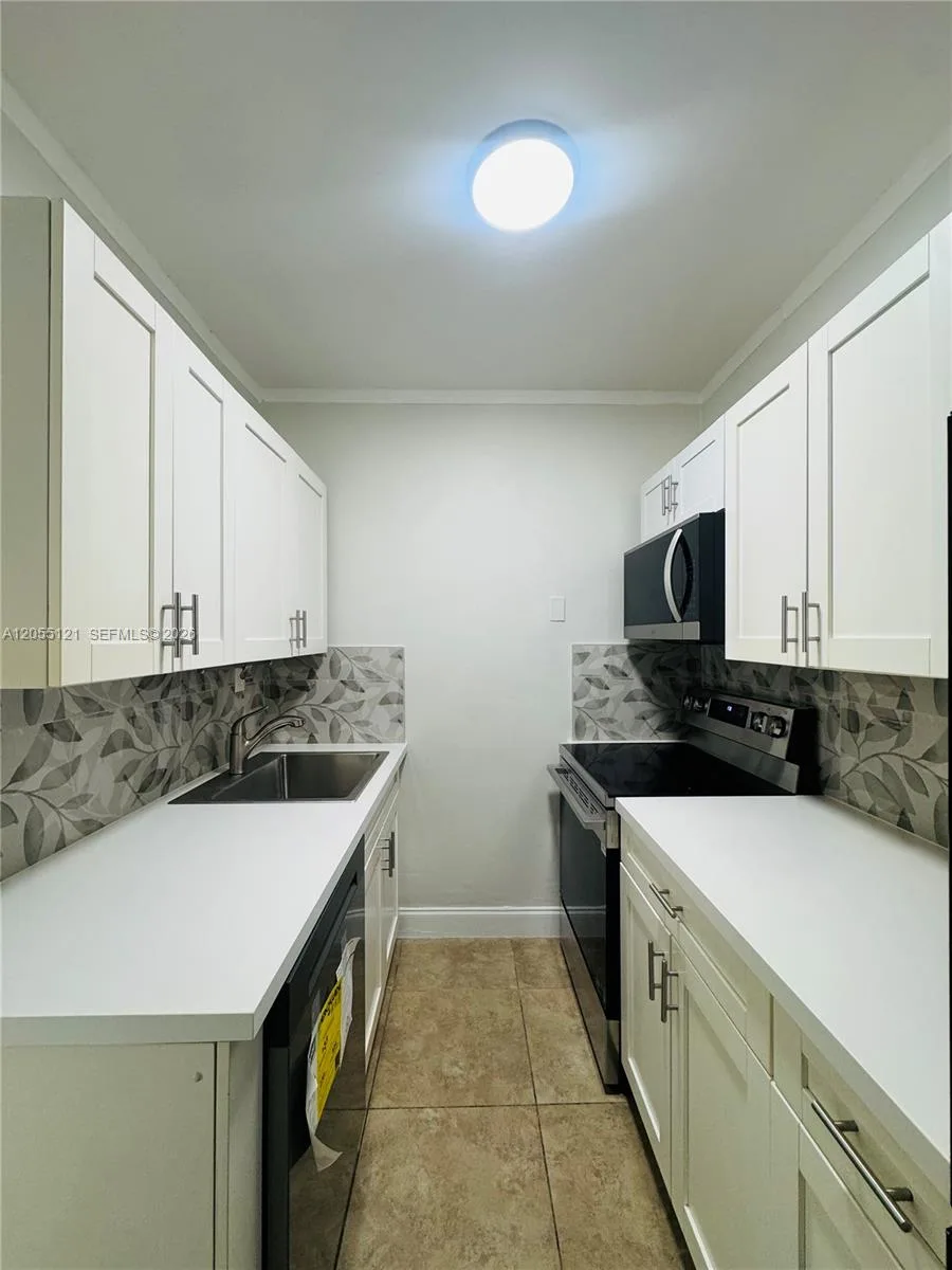 2816 Pine Tree Dr # 3, Miami Beach, FL 33140