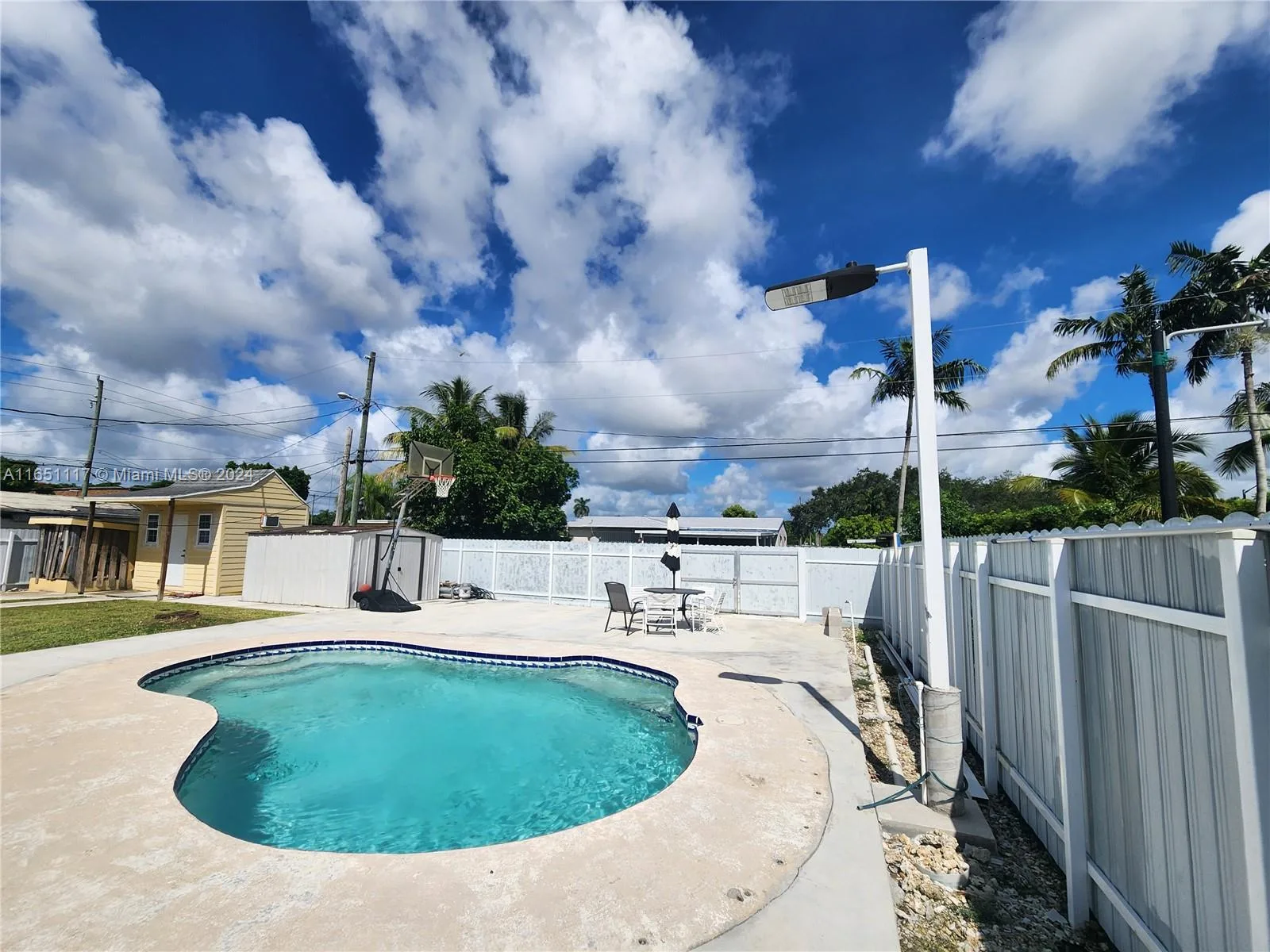 1025 NE 13th Ave, Homestead, FL 33033 photo 11