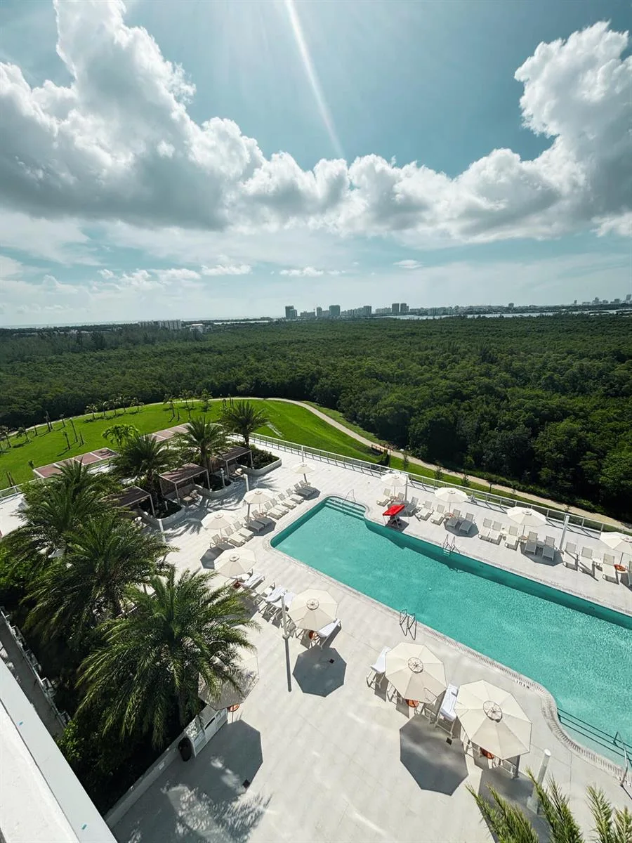 2411 Laguna Circle # 1104, North Miami, FL 33181