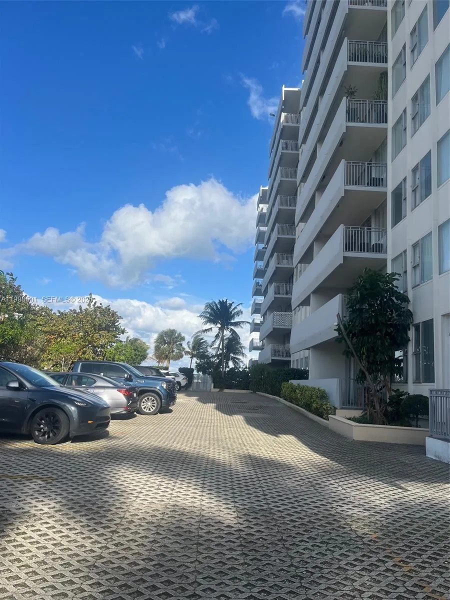 7545 E Treasure Dr # 5H, North Bay Village, FL 33141 photo 2