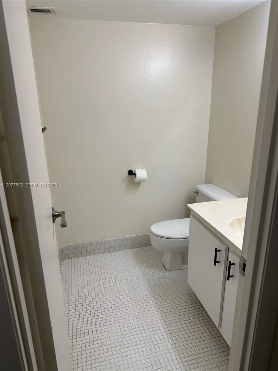 6061 N Falls Cir Dr # 106, Lauderhill, FL 33319 photo 5