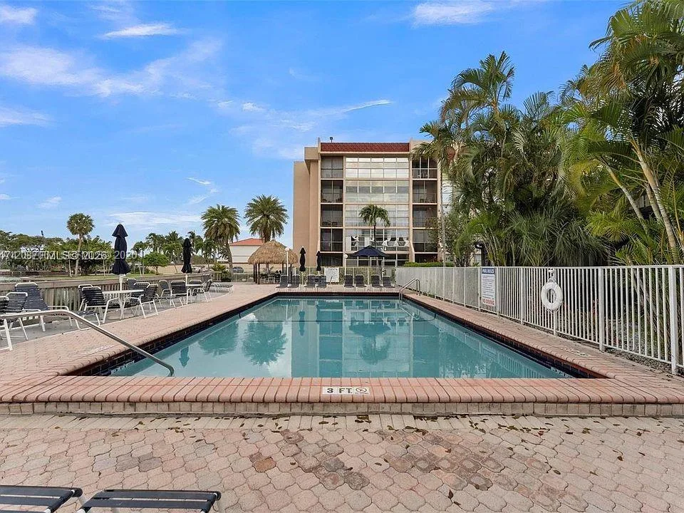 2101 Atlantic Shores Blvd # 207, Hallandale Beach, FL 33009