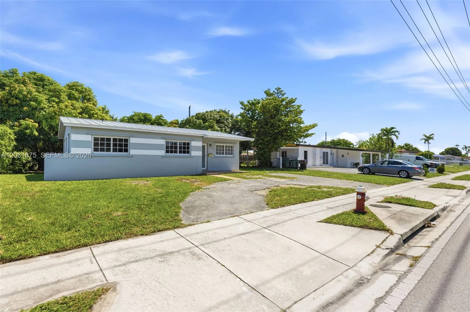 998 W 68th St, Hialeah, FL 33014 photo 2