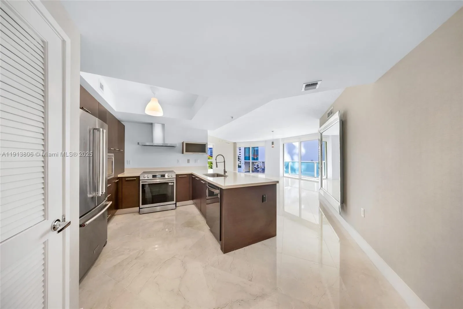 150 Sunny Isles Blvd # 601, Sunny Isles Beach, FL 33160 — zdjęcie 2