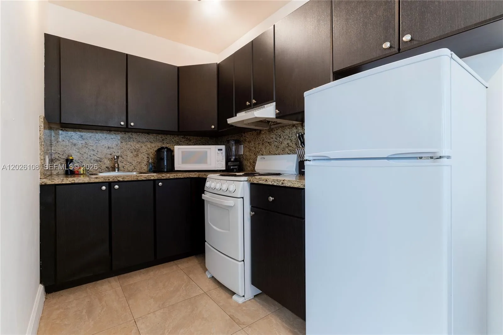 335 Georgia St, Hollywood, FL 33019 photo 9