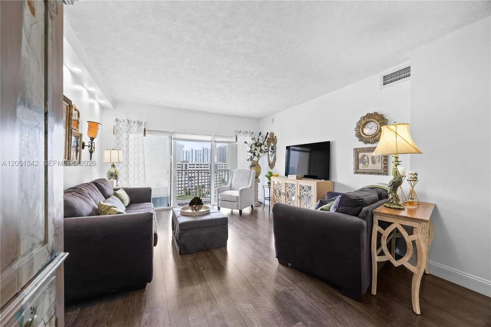 300 Bayview Dr # 903, Sunny Isles Beach, FL 33160 photo 11