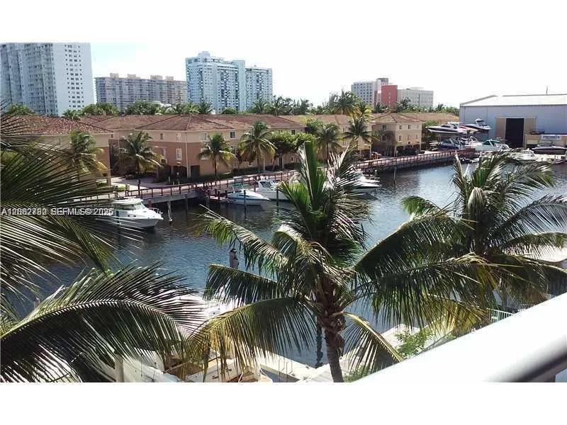 2950 NE 188th St # 304, Aventura, FL 33180